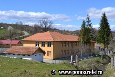 Şcoala cu clasele I-VIII Ponoarele